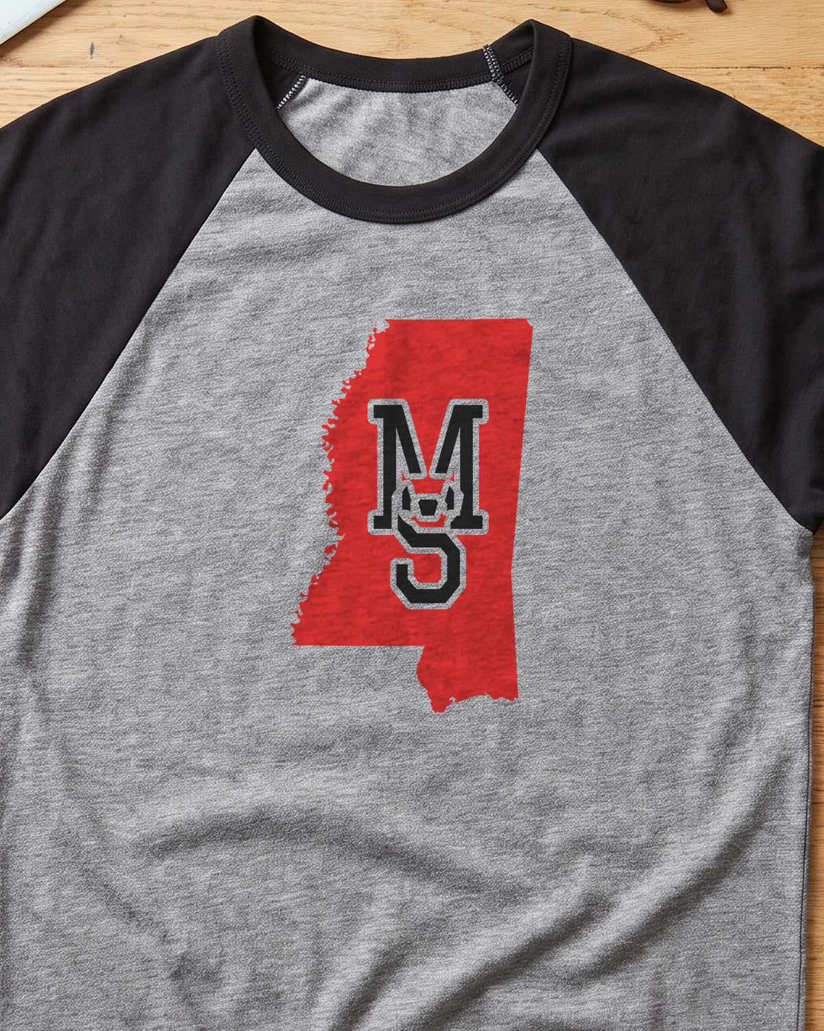 Mississippi Varsity Monogram Map Raglan 3/4 Sleeve Tee (close-up)